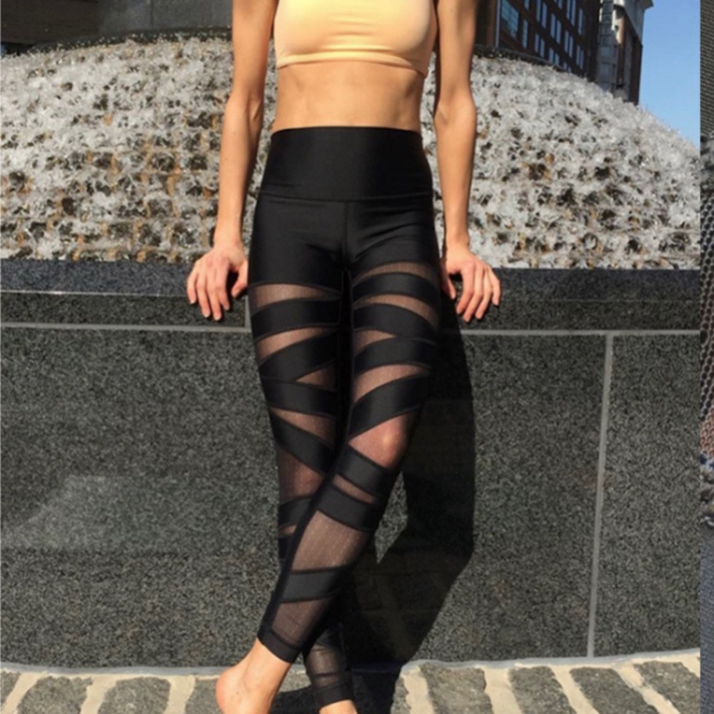 Lululemon High Times Pant shiny black mesh rare - Picture 1 of 9